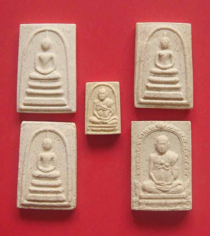 สมเด็จวัดระฆัง 122 ปี ชุดกล่องใหญ่ 5 องค์ 5 พิมพ์ เคาะเดียวครับ
