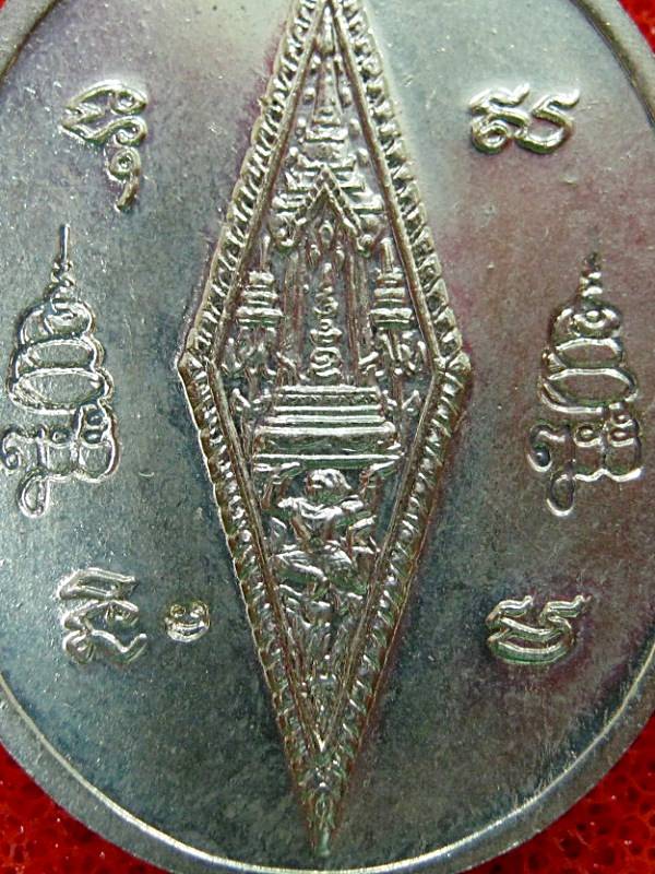พระพุทธชินราช หลวงปู่หมุน เนื้ออัลปาก้า ปี2543 เคาะเดียว 450