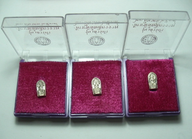 พระปรกใบมะขาม พิธีเสาร์ 5 วัดระฆังฯ เนื้อเงิน ปี 39 พร้อมกล่อง 3 องค์