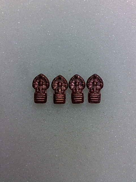 ปรกใบมะขามรุ่นแรก ลพ พูล วัดไผ่ล้อม 4องค์สวยๆครับ
