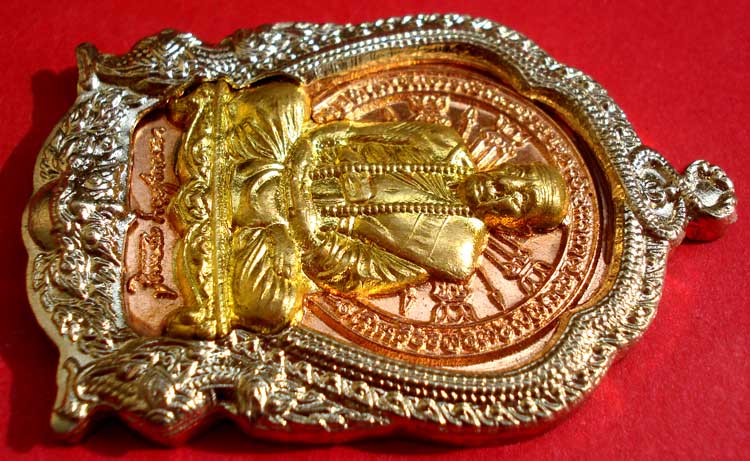 @@ เหรียญนั่งพาน ปะฉลุ  เจริญบารมี 89 หลวงปู่คำบุ วัดกุดชมภู จ.อุบลราชธานี @@