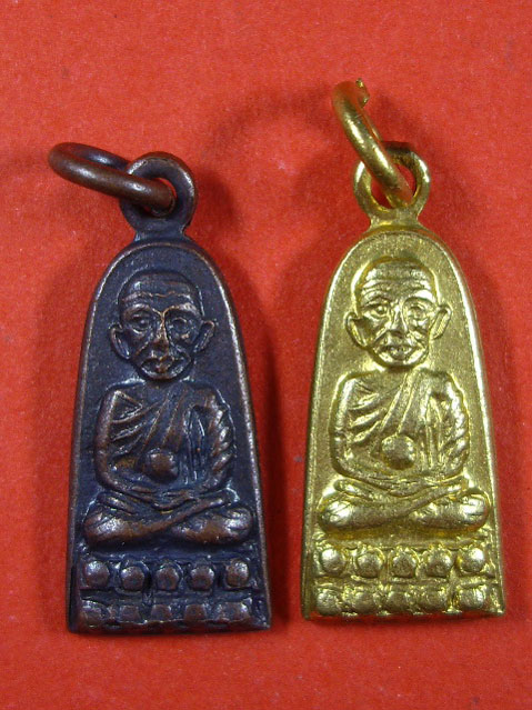 เหรียญหลวงปู่ทวดรุ่นทะเลซุงเนื้อ ปี 2508 เนื้อทองแดงรมดำ+เนื้อกะไหล่ทองรวม 2 องค์