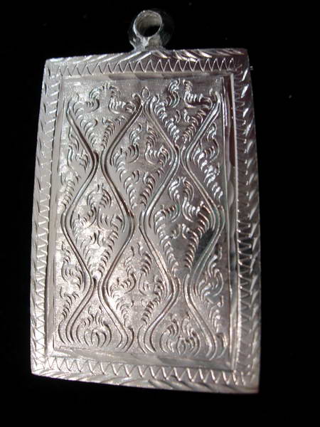 ตลับเงินแท้ ยกซุ้ม ทรงสี่เหลี่ยม ปิดหลังแกะลายสวยๆ ใส่พระสมเด็จ 100ปี