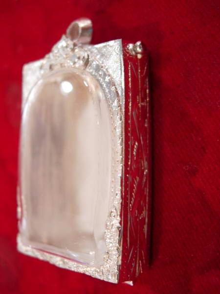 ตลับเงินแท้ ยกซุ้ม ทรงสี่เหลี่ยม ปิดหลังแกะลายสวยๆ ใส่พระสมเด็จ 100ปี