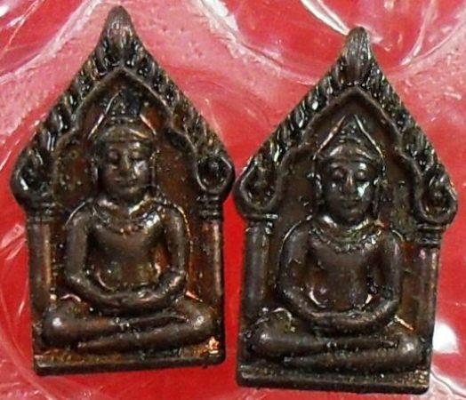 พระยอดขุนพล ปี ๓๐ มูลนิธิหลวงปู่ทิม คลุกสีผึ้งหลวงปู่แก้ว  หลวงพ่อสาครปลุกเสกครับ ๒ องค์ครับ เคาะเดี