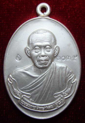 เหรียญห่วงเชื่อมรุ่นแรก หลวงพ่อคูณ วัดปรก สร้างกุฏิสงฆ์ เนื้อเงินสวยพร้อมกล่อง