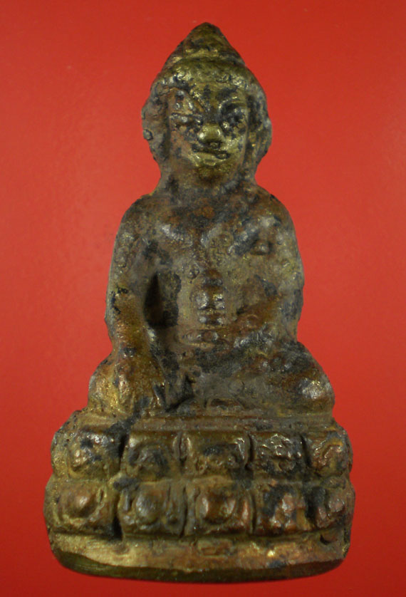 พระเนื้อโลหะครับ