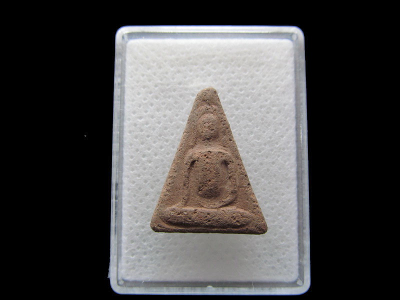 พระพิมพ์นางพญาเก่าไม่ทราบวัดครับ ..เริ่ม20บาท/.S.40