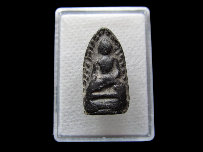 พระรอด(เกจิ)เนื้อดินผสมผงใบลาน ไม่ทราบวัด..เริ่ม20บาท/.S.43