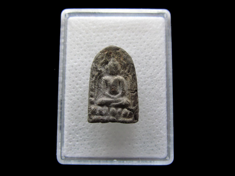 พระเนื้อดินไม่ทราบวัดครับ..เริ่ม20บาท/.S.82