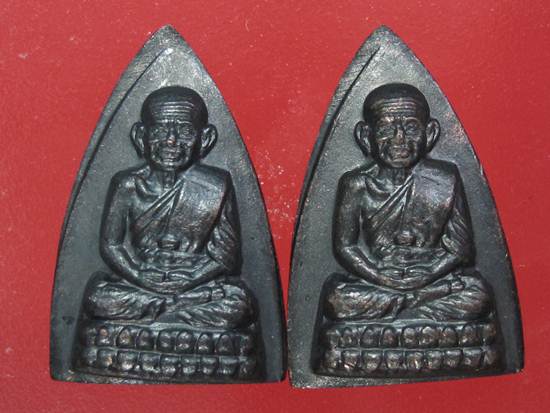เคาะเดียว....หลวงปู่ทวด กลีบบัว พิมพ์ลึกหน้าแก่ ร.ศ.200 จัดสร้าง ปี2525 2 องค์.....KK