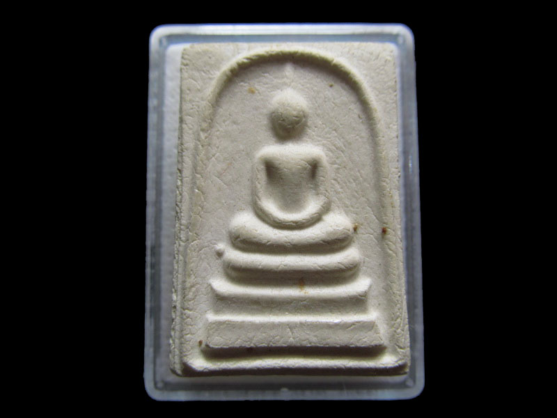 พระสมเด็จไม่ทราบวัด เนื้อในเขียวอ่อนครับ...เริ่ม20บาท/.S.156