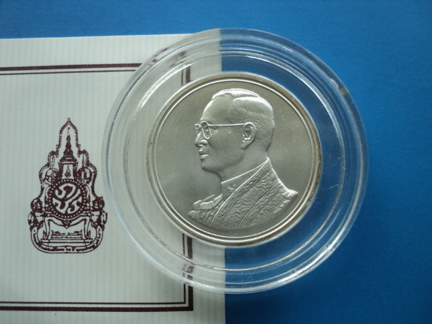 เหรียญที่ระลึกฉลองศิริราชสมบัติครบ 60 ปี