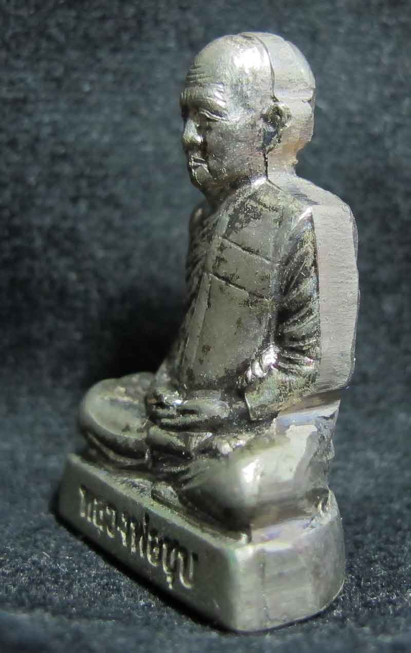 รูปเหมือนปั้มรุ่นแรก หลวงพ่อชุบ วัดวังกระแจะ อ.ไทรโยค จ.กาญจนบุรี เนื้ออัลปาก้า เบอร์ 266