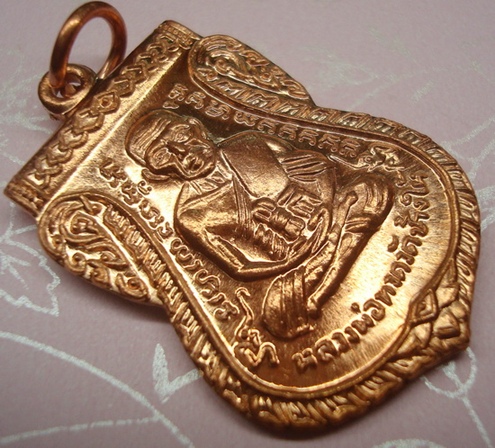 ทองเเดงเเจกทานนำฤกษ์ 100 ปี อ.ทิม สวยเเชมป์