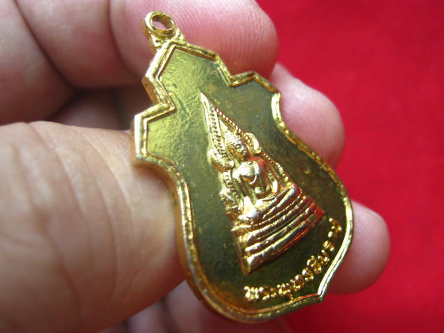 "เคาะเดียวครับ" พระพุทธชินราช หลังภปร. วัดบุปผาราม กทม.ปี 2518 สวยคมชัด 