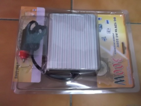 เครื่องแปลงไฟในรถเป็นไฟบ้าน DC12V-AC220V ขนาด 300W