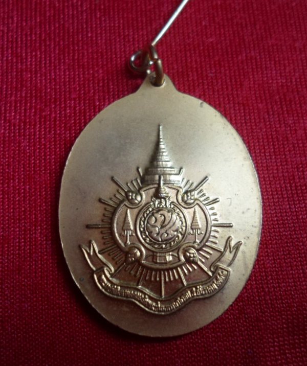 เหรียญในหลวงทรงกล้องที่ระลึก 5 ธันวาคม 2542 (72 พรรษา) 