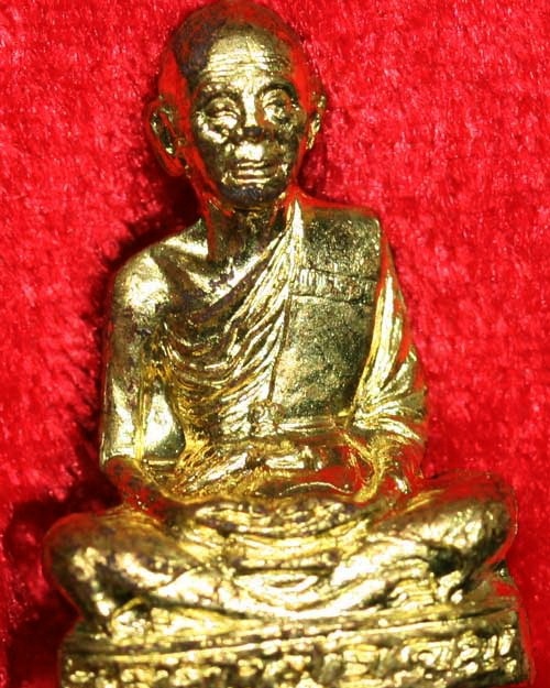 ..เทพประทานพร ฝาบาตร.. พร้อมกล่องเดิม เลี่ยมพลาสติกกันน้ำอย่างดี