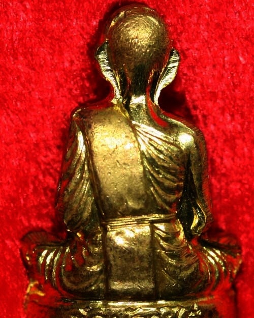 ..เทพประทานพร ฝาบาตร.. พร้อมกล่องเดิม เลี่ยมพลาสติกกันน้ำอย่างดี