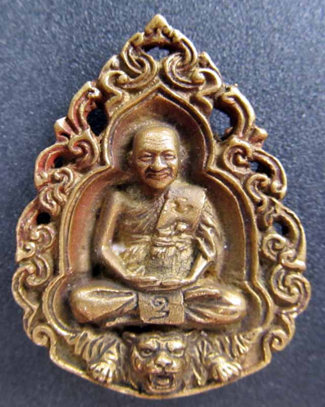 หลวงพ่อเปิ่น วัดบางพระ(เคาะเดียวแดง)