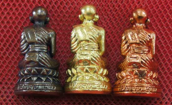 หลวงปู่ทวด พิมพ์บัวรอบ 3 องค์ เนื้อเปียกทอง เนื้อนวะ เนื้อสตางค์เเดง วัดในหาน อ.นอง อ.ทอง อ.สุภา ร่ว