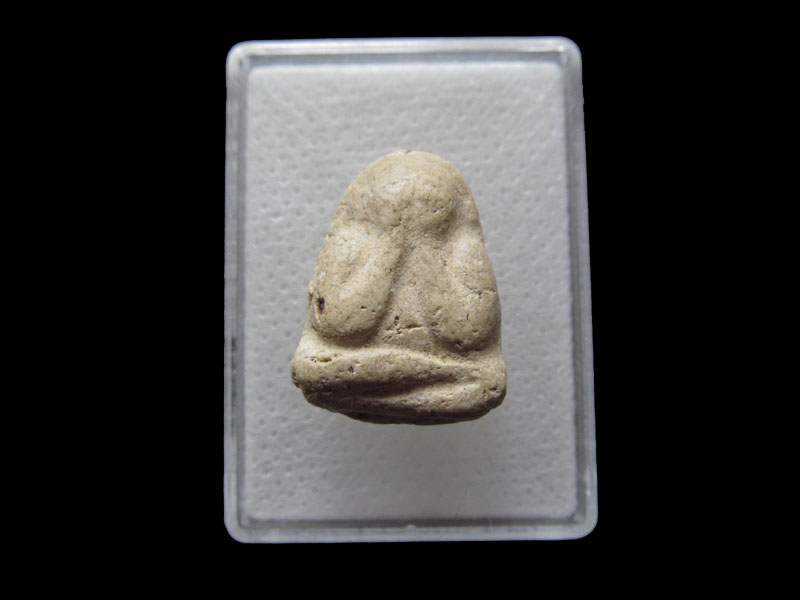 พระปิดตาเนื้อผงขาว ไม่ทราบที่ครับ...เริ่ม20บาท/.F.23