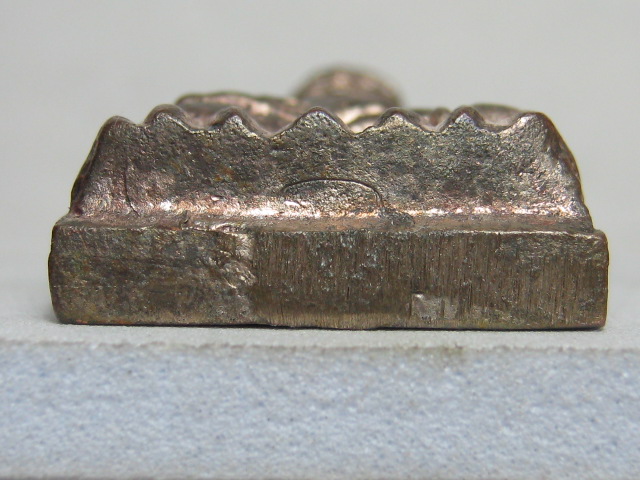 เหรียญเตารีดเนื้อนวะโลหะ หลวงปู่ทวด ออกวัดบวรนิเวศวิหาร ปี2543