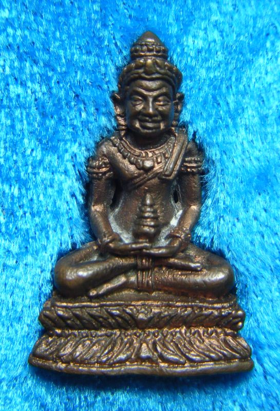 ครูบาสร้อย วัดมงคลคีรีเขตต์ พระกริ่งสร้อยชัยมงคลเนื้อนวะโลหะอุดกริ่งตอกโค๊ดสวยมากพร้อมกล่องครับ
