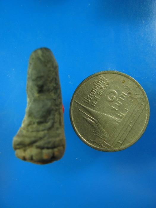 พระเนื้อดิน หลังเป็นรอยมือหยิบ **20**