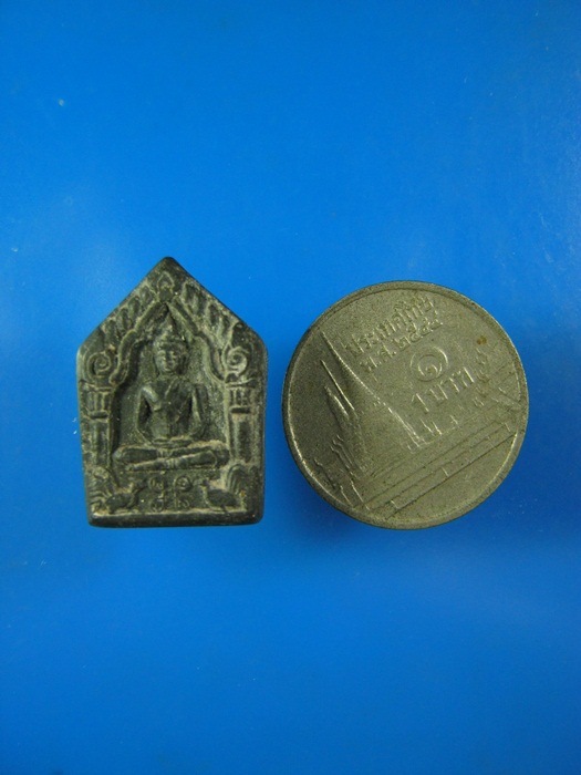 พระเนื้อดินสีดำ หลังยันต์ตลาดพลู ฐานมีรอยจาร**20**