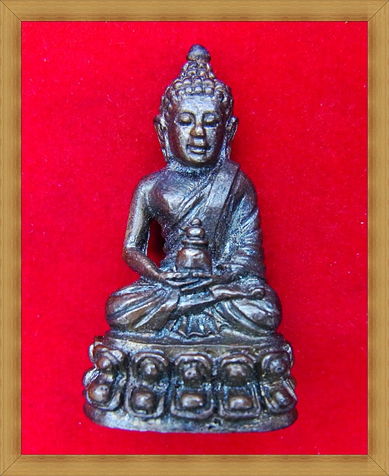 พระกริ่ง ประภากโร ( รุ่น ๑ นาโพธิ์ ) ล.ป.สิงห์ทอง วัดป่านาโพธิ์ จ.ยโสธร. (พร้อมกล่องวัด)