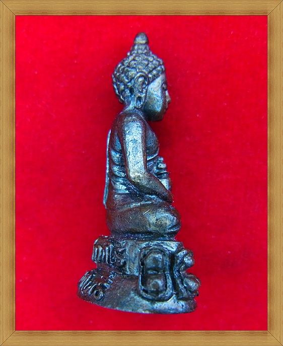 พระกริ่ง ประภากโร ( รุ่น ๑ นาโพธิ์ ) ล.ป.สิงห์ทอง วัดป่านาโพธิ์ จ.ยโสธร. (พร้อมกล่องวัด)
