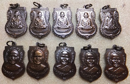 เหรียญเสมาใหญ่ รมดำ ปี 55 จำนวน 10 เหรียญ เคาะเดียว