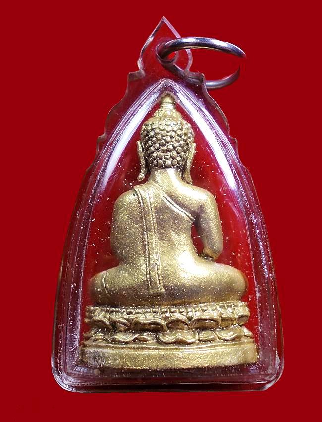 หลวงปู่สังวาลย์ พระกริ่งหลวงพ่อพุทโธคลังทาทอง ตอกโค๊ด กริ่งดัง เลี่ยมเดิมครับ