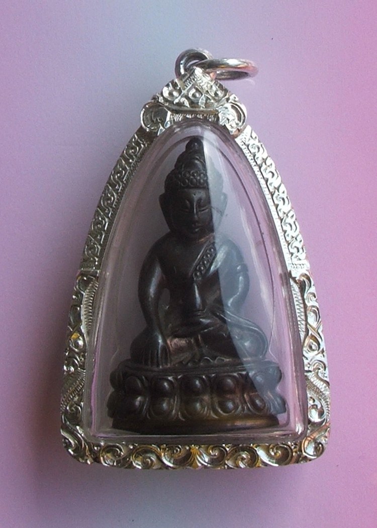 พระกริ่งวัดช้าง จ.นครนายก รุ่น 2 เนื้อนวะ โค๊ต 1230 สภาพร้อยเปอร์เซ็นพร้อมเลี่ยมเงิน