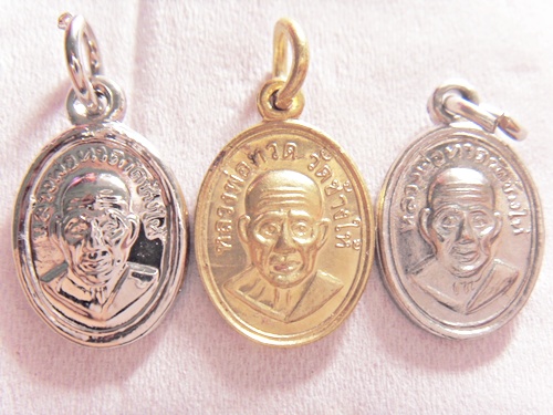 เหรียญเม็ดแตงหลวงพ่อทวด วัดช้างให้ รวม 3 เหรียญ (รายละเอียดด้านใน)