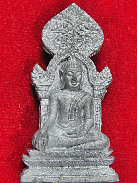 พระปรกโพธิ์พระธาตุพนม(เนื้อชินโบราณ.) วัดพระธาตุพนมวรมหาวิหาร จังหวัดนครพนม เคาะเดียวครับ