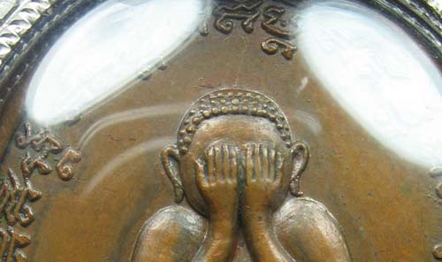 เหรียญปิดตาหลวงปู่แก้ว วัดละหารไร่ เนื้อทองแดง ปี19 (ตอกโค๊ตชัด ๙๕ กรรมการ) มีจารด้วย+ เลี่ยมเงินสวย