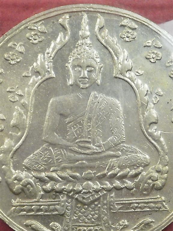 เหรียญพระแก้วมรกต ปี2475 เนื้ออาปาก้า บล็อกธรรมดา สภาพสวยพิธีใหญ่ราคาไม่แพงน่าสะสมบูชา