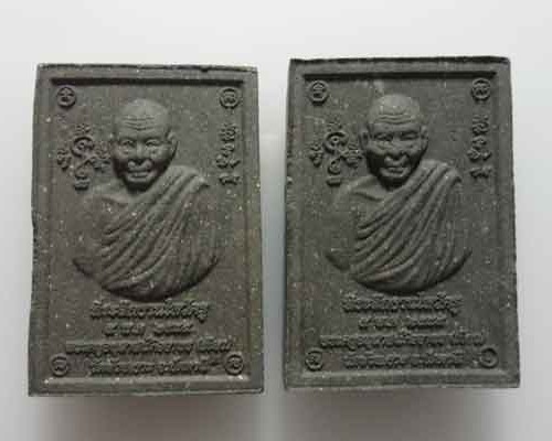 *** จ.ปัตตานี *** พระผงโต๊ะหมู่ไหว้ครู(รุ่นแรก)พ่อท่านเขียว วัดห้วยเงาะ รุ่นรับทรัพย์-ปลดหนี้ ปี๒๕๕๔
