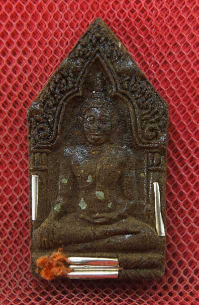 พระขุนแผนหลวงพ่อคูณ รุ่นคูณรวยมหาเสน่ห์ เนื้อผงพุทธคุณ ตะกุดเงิน 9 ดอก+ ผังพลอย+จีวร สร้างน้อยหายาก