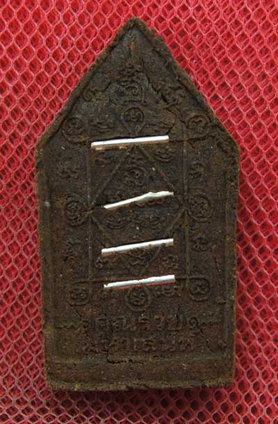 พระขุนแผนหลวงพ่อคูณ รุ่นคูณรวยมหาเสน่ห์ เนื้อผงพุทธคุณ ตะกุดเงิน 9 ดอก+ ผังพลอย+จีวร สร้างน้อยหายาก