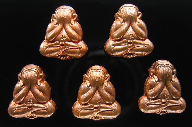 **ทีเดียว 5 องค์ พระปิดตาหลังรูปเหมือน หลวงพ่อเกษม เขมโก เืนื้อทองแดง สวยๆ เคาะเดียวแดง**WV91