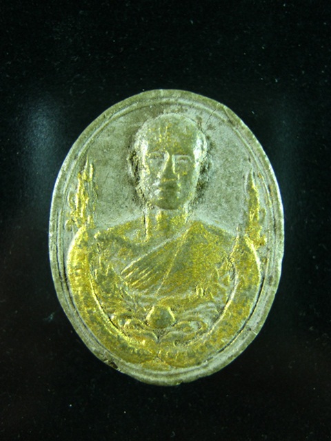 รูปเหมือนพระเกจิ ทาทอง เนื้อน้ำมัน หลังยันต์