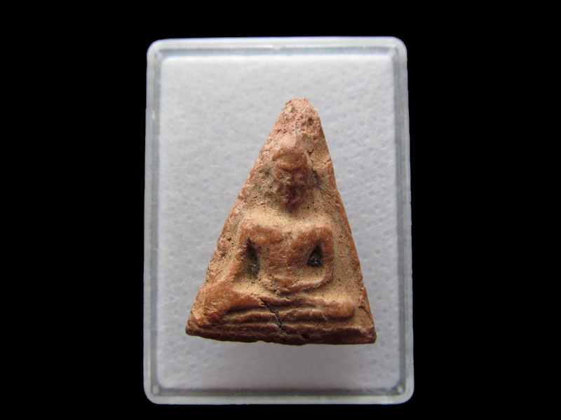 พระพิมพ์นางเนื้อดิน หลังเรียบ ไม่ทราบวัดครับ.เริ่ม20บาท/.Y93