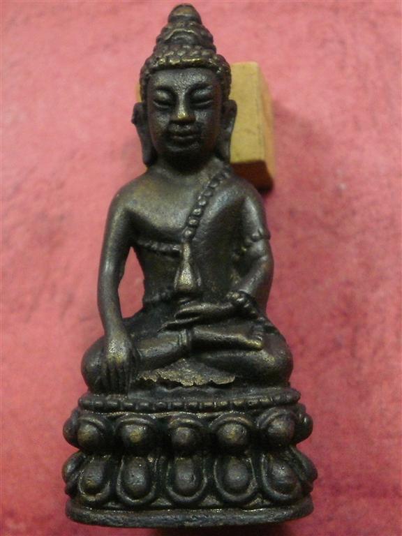 พระกริ่งอิสสริโก หลวงปู่นิล วัดครบุรี จ.นครราชสีมา ปี 2537 สภาพสวยใหม่พร้อมกล่องราคาถูกน่าบูชา 