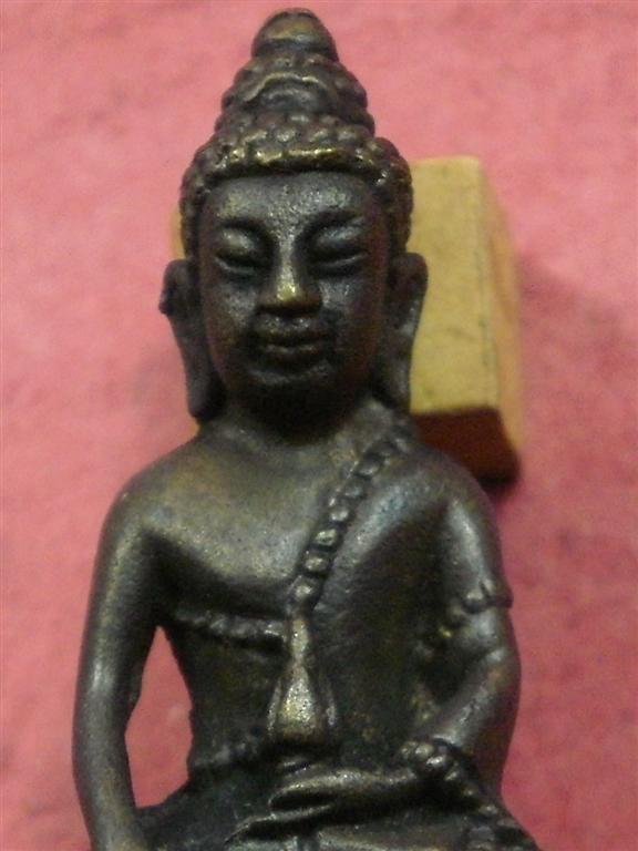 พระกริ่งอิสสริโก หลวงปู่นิล วัดครบุรี จ.นครราชสีมา ปี 2537 สภาพสวยใหม่พร้อมกล่องราคาถูกน่าบูชา 
