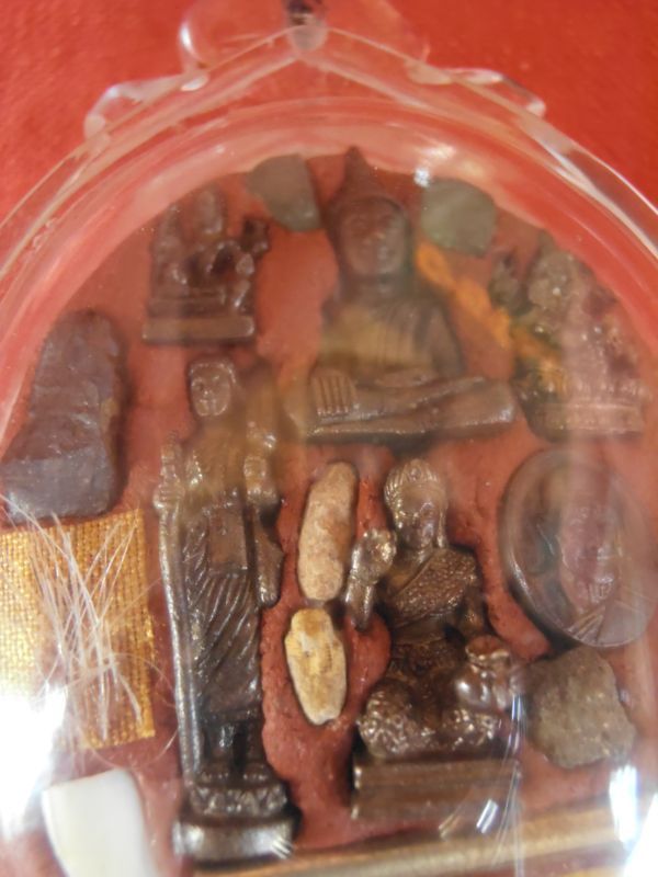หลวงปู่หงษ์ สุสานทุ่งมน สุรินทร์