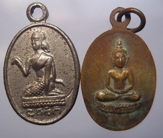 พระพุทธหลังนางกวัก  2 องค์ ไม่ทราบวัด